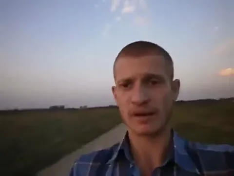 Идущий к реке