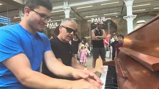 How To Approach A Public Piano In London 