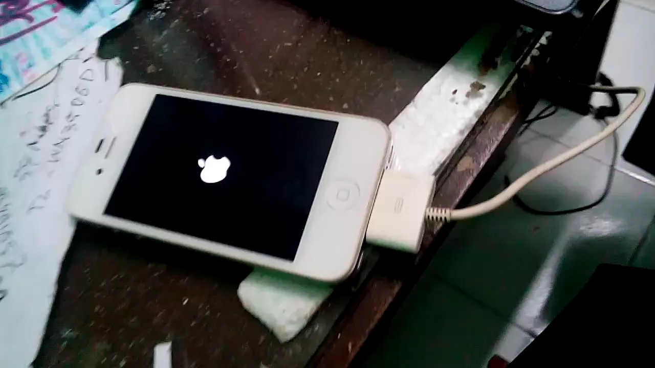 How to Fix when your iPhone stuck on the iTunes logo !. 