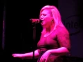 Kelly Clarkson covers Little Big Town's "Girl Crush"