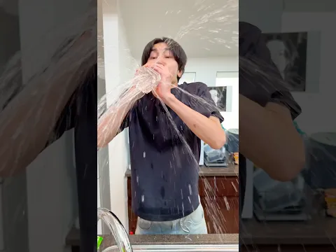 A strange plastic bottle hack💦