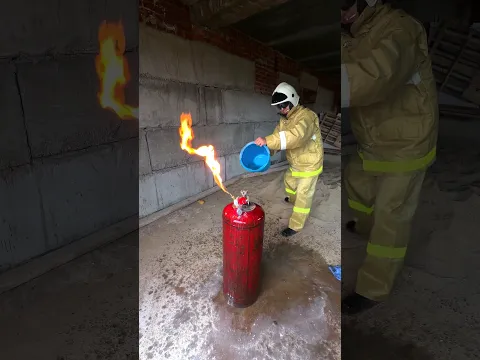 The right way to extinguish a gas cylinder fire🔥