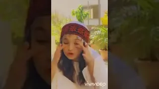 بنت صغيرة تقلد ختيارة من فلسطين  بكيتو تحطو مكياج عزمانكم  دندنها