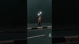 ركب سماعه و استمتع بالحن و المنظر 