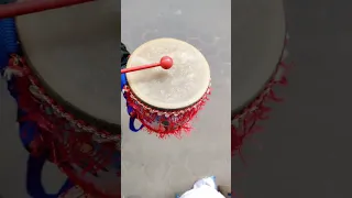 طبله المسحراتي   الخامه جلد   الدسته فيها    بي    ج   يعني القطعه ب   ج معاها عصايه واحده كل طبله   دندنها