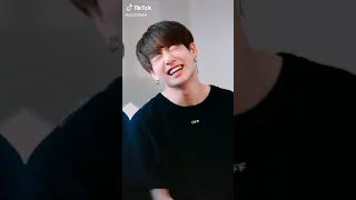 صور چنغكوك علي اغنيه عايشه حاله حب 