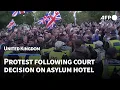 Download Lagu Police block protesters near Epping hotel hosting asylum seekers | AFP