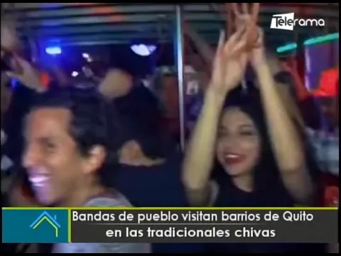 Bandas de pueblo visitan barrios de Quito en las tradicionales chivas