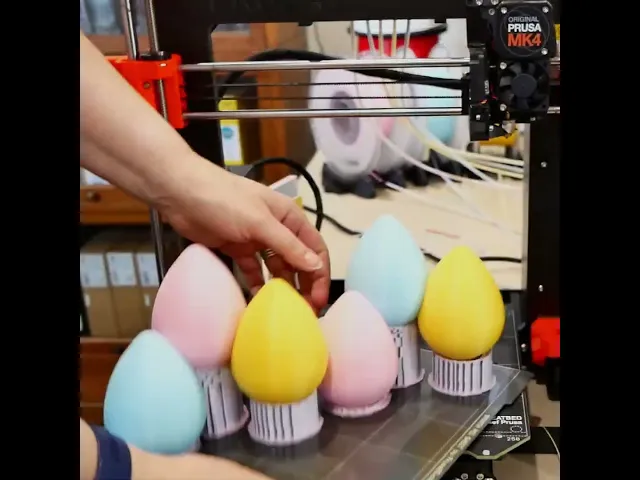 Large Balloons Wall Vase: multicolour option video thumbnail