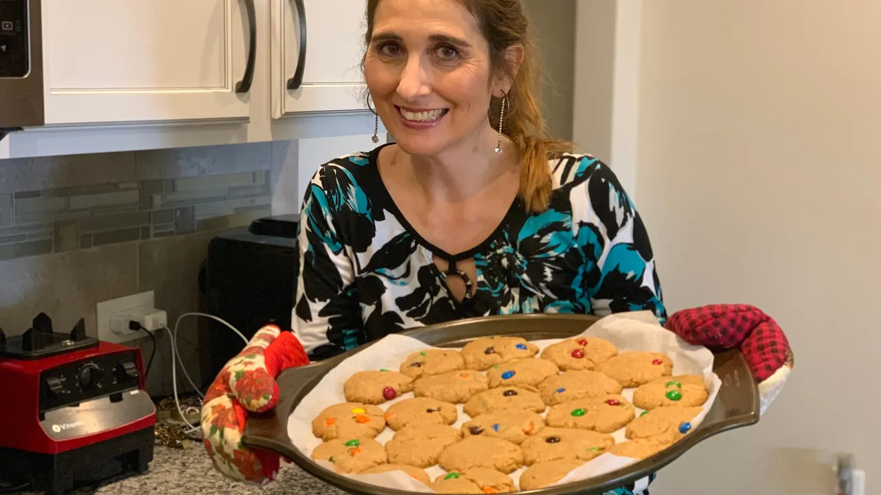 COOKIES DE PEANUT BUTTER COM M&MS: RECEITA ORIGINAL DA MINHA AMIGA AMERICANA