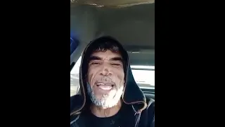 عبد الرزاق البكوش يظهر ببث مباشر جديد يشتم فيه الكارهين والحكومة الفاسدة 