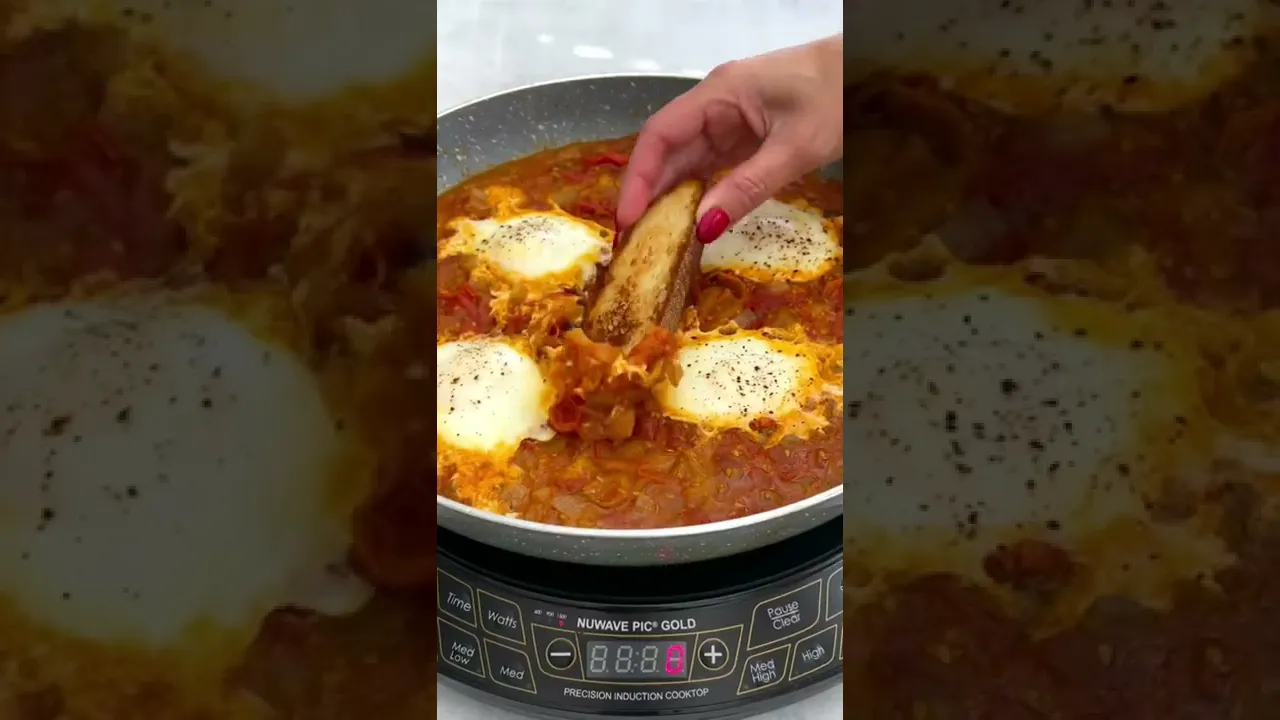 How to Make Shakshouka   Easy & Healthy North African Breakfast #shorts