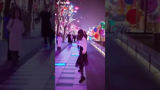 عزف بيانو من فتاة اليابان 