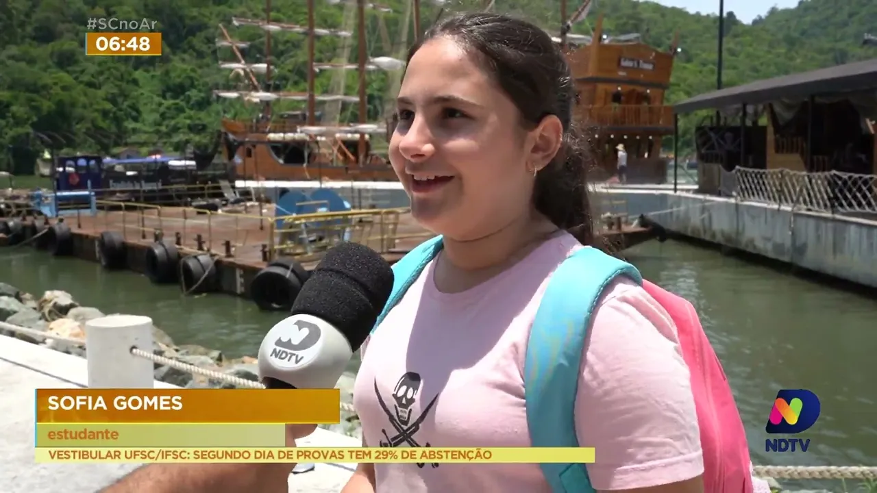 Barco temático construído em madeira é a mais nova atração turística de Balneário Camboriú