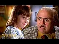 Lagu Matilda's first prank: blonde hair (ft. Danny DeVito) | Matilda (1996) | Screenfinity