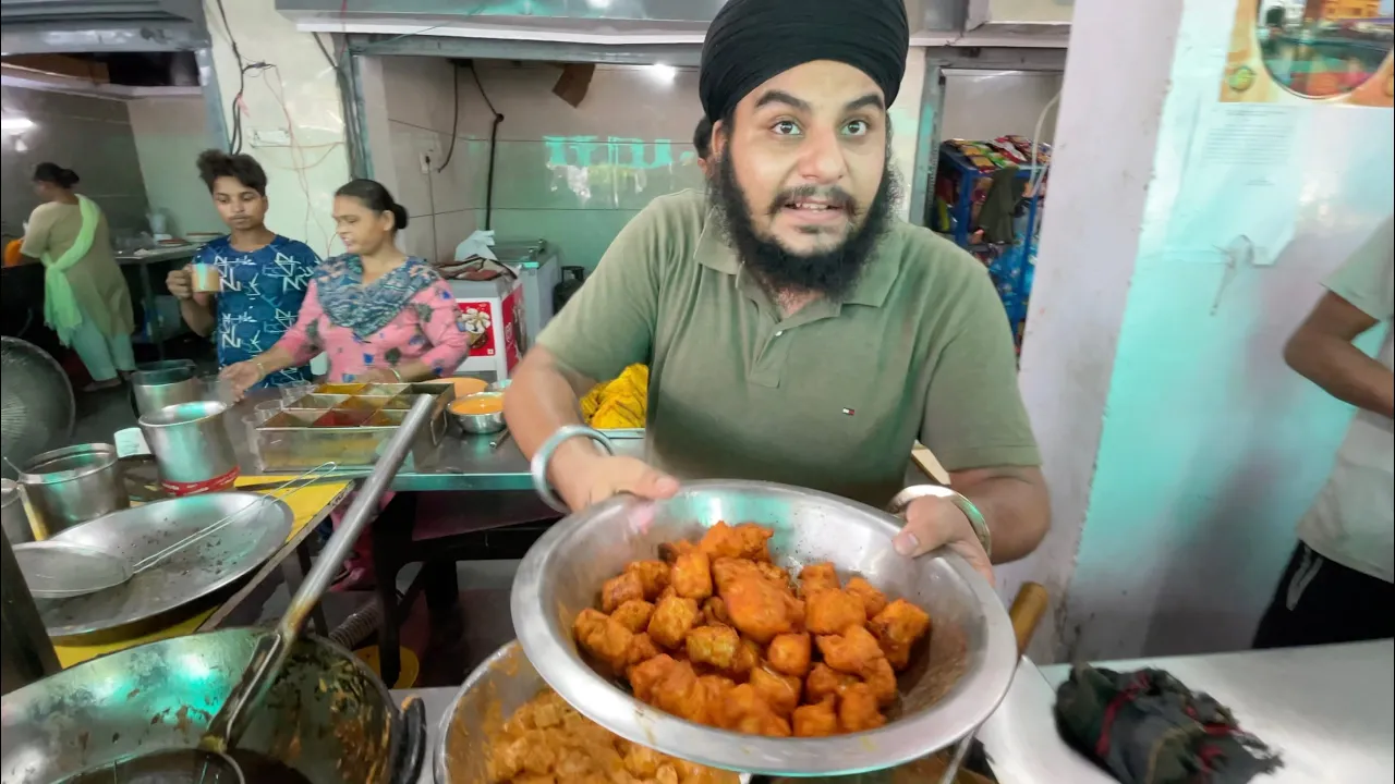 Super Paaji ka Super Soft & Crunchy Paneer Pakora   Indian Street Food