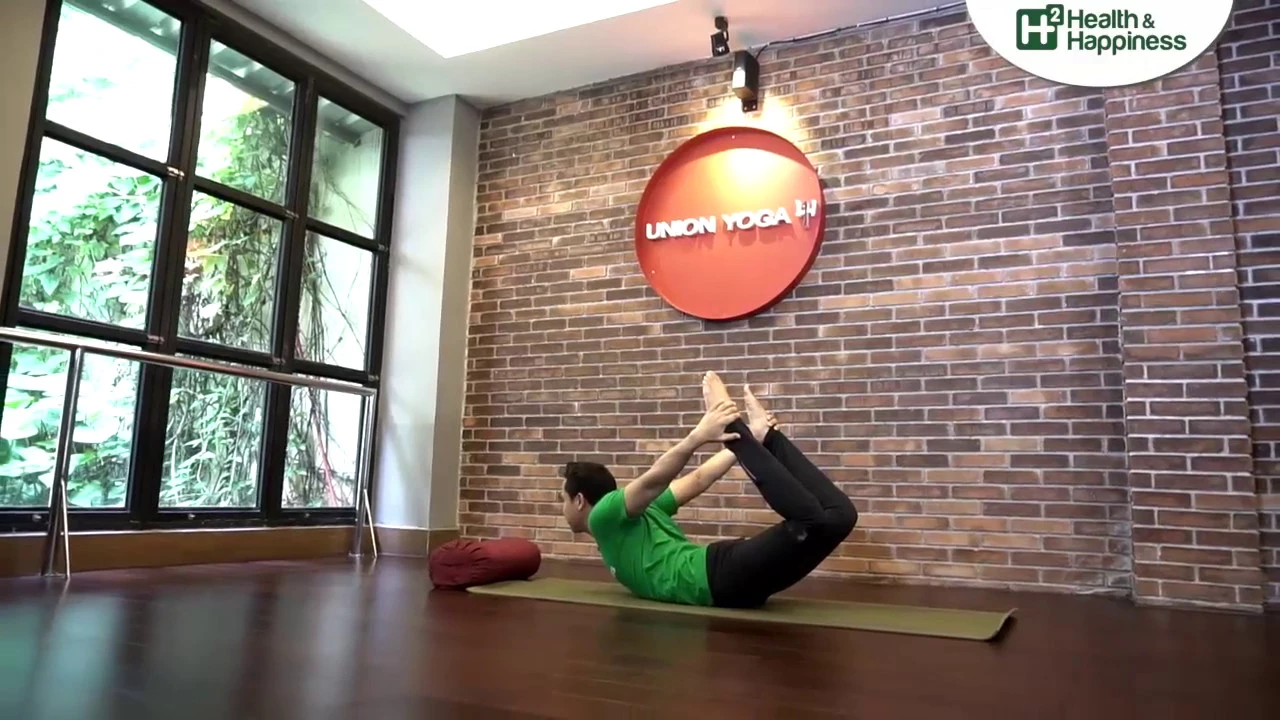 Sakit tulang belakang - SEMBUH!   Yoga with Penyogastar. 