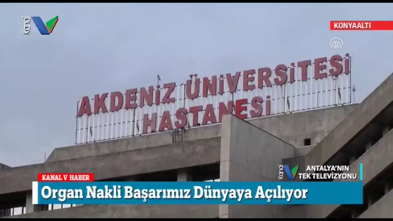 Akdeniz Üniversitesi Hastanesi'nde yeni tip koronavirüsle (Kovid-19) mücadele kapsamında devam eden . 