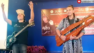 Download Ngeri Cabikan Gitar EET SJAHRANIE dan Petikan Feri Sape Nyanyikan Lagu Tanah Airku Ibu Soed MP3