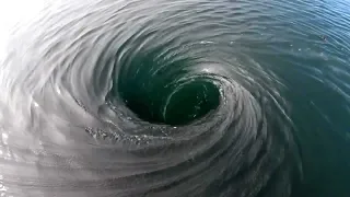 السباحة بجوار دوامة البحر   مذهل دندنها