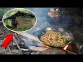 Download Lagu MEMASAK NIKMAT DI GUBUK TERBENGKALAI DI BAWAH KAKI GUNUNG