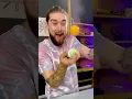 Download Lagu Deze pingpongbal blijft zweven, ook zonder handen! 😱💨