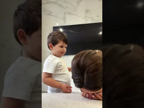Quería que mamá se la pusiera 😭😂 #Bromas #Ternura