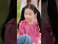 가난한 거지, 물에 빠진 여아 구하고 투시 시스템 각성. 미녀 상사 온몸 훤히 보며 그녀의 회사 파산 위기 구해주자, 미녀 사장이 적극 청혼하며 아이 8명 낳겠다고 함！