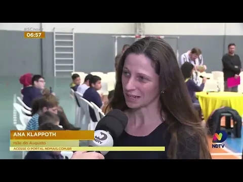 Escola de Itajaí realiza campeonato de cubo mágico para incentivar raciocínio lógico