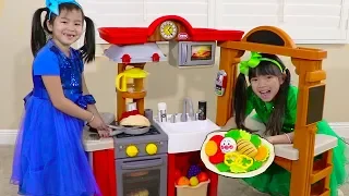 Download Jannie \u0026 Emma Pretend Play w/ Kitchen Restaurant Cooking Kids Toys MP3