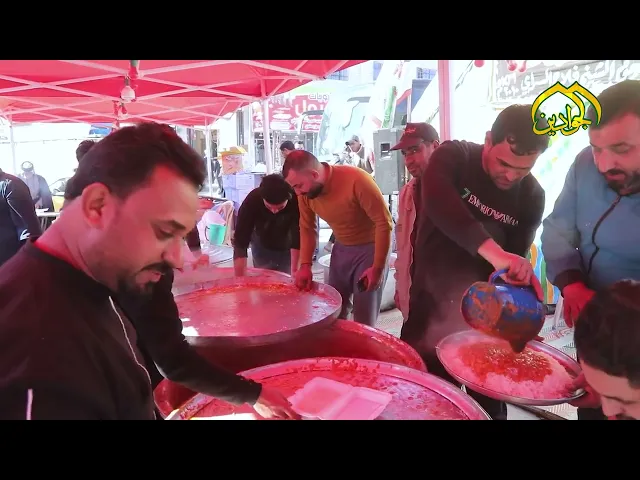 ⁣الأمانة العامة للعتبة الكاظمية المقدسة .. بجنودها الافاضل تباشر توزيع  المواد الغذائية للمواكب
