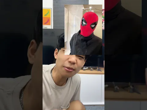 Cari topeng spiderman yang bisa kedip kedip
