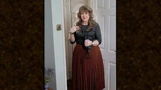 Tanya Melody M366 Crossdressing fashion - pleated skirt look