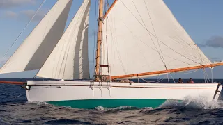 ASMR pure cinematic sailing – wind, waves and a wooden boat (4K)