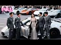 Download Lagu 三年的婚姻里，她只是他心中白月光的替身。当正主归来那天，他毫不犹豫甩出离婚协议，以为她会苦苦哀求，没想到她潇洒签字，转身就坐上全球限量十台的超跑，有四個大佬哥哥守護在她身邊。