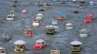 70 Amphibious Cars Driving Into The Water (Amphicar, Schwimmwagen & DUKW in Berlin)