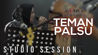 kotak teman palsu identitas studio session 