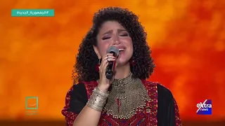 الرئيس السيسي يستمع إلى أغنية  يا محروسة  خلال المؤتمر الأول لمشروع حياة كريمة دندنها