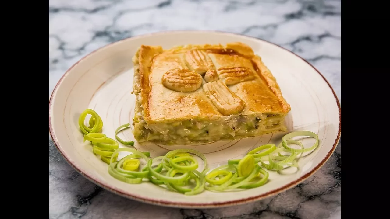 Chicken, Mushroom, Bacon & Leek Pie - Quick and Easy Pie. Full Flavour Filling