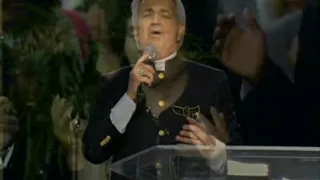 benny hinn sings