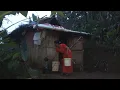 Download Lagu De dappere man bleef alleen achter in een huis midden in het bos. Zijn man ging vissen en Bang To...