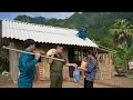 Download Lagu Alleenstaande moeder Tieu Phuong was ontroerd toen de politie haar hielp om veilig door de storm BUA