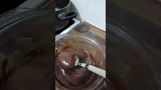 شيكولاتة سايحه جوه كيك  دندنها