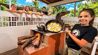 FIZ O MELHOR PÃO COM OVO NO FOGÃO A LENHA DA FAZENDA MINI-STONE!!! 🍳