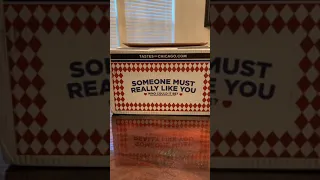 Lou Malnati s deep dish Chicago pizza unboxing shipped from goldbelly