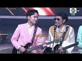 Subhanallah!! Detik² Roma Irama Berikan Gitar Legend Pada Arbil Di Acara Di Salute To Roma Irama.