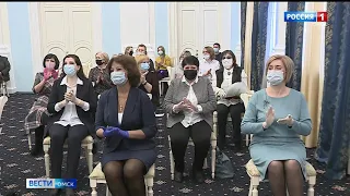 Александр Бурков поздравил выдающихся омичек с Международным женским днём
