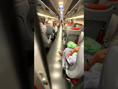 300 km வேகம்! 🚄 நேப்பிள்ஸ் to ரோம் ட்ரெயின் உள்ளே பாருங்க!