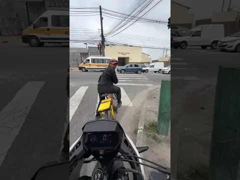 Trollando pessoas na rua 😅 essa moto é boa (guigrau) Observações diária 🔥 #motovlog #bmw