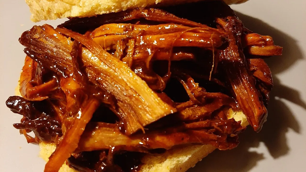 EASY CROCKPOT PORK LOIN WITH BROWN SUGAR AND BALSAMIC GLAZE: Delicious fall-apart pulled pork recipe. 